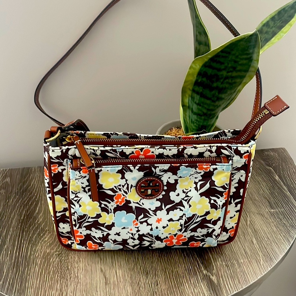 Tory Burch nylon new ivory printed crossbody bag.